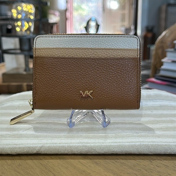 Authentic Michael Kors Women’s Small Jet Set Tri-Color Wallet, EUC - Picture 2 of 14